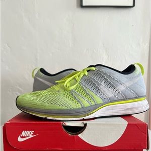 Nike Men's 9.5M Flyknit Trainer Plus Gray/Volt Running Shoe (532984-714)